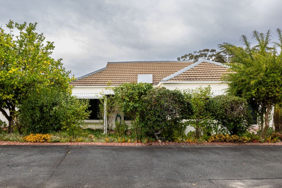 To Let 3 Bedroom Property for Rent in Onder Papegaaiberg Western Cape